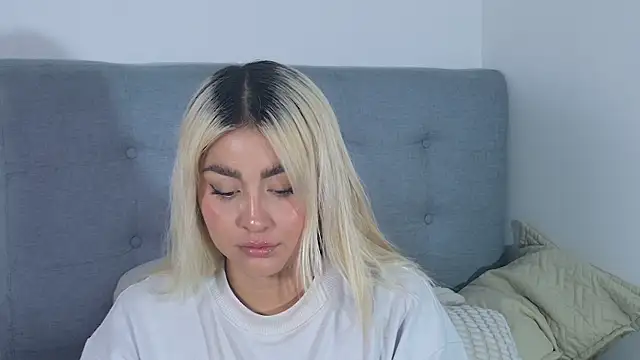 Snapshot of Elina_Hills chatting on 4, 12, 2025 Elina Hills online show from 4, 12, 2025