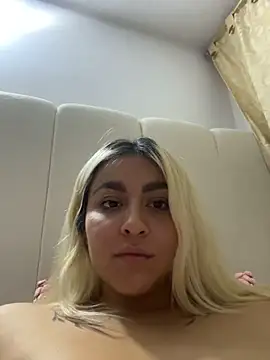 Snapshot of Elina_Hills chatting on 17, 12, 2025 Elina Hills online show from 17, 12, 2025