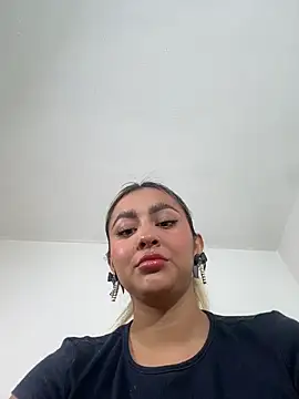 Snapshot of Elina_Hills chatting on 18, 12, 2025 Elina Hills online show from 18, 12, 2025