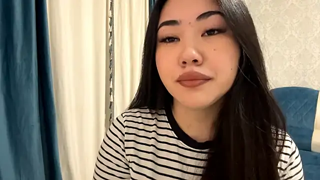 Snapshot of APRYLSUN chatting on 12, 11, 2025 APRYLSUN online show from 12, 11, 2025