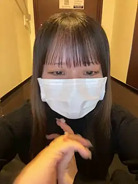 Snapshot of emiri_da_nyan chatting on 11, 11, 2025 emiri da nyan online show from 11, 11, 2025