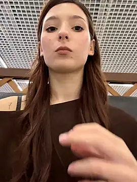 Snapshot of LilluKatten chatting on 6, 11, 2025 LilluKatten online show from 6, 11, 2025