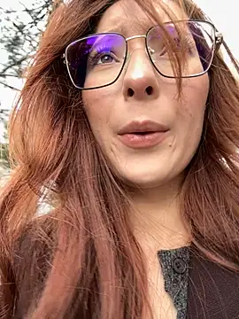 Snapshot of LilluKatten chatting on 4, 12, 2025 LilluKatten online show from 4, 12, 2025