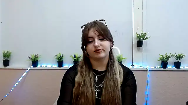 Dance  Queen online show from 3, 11, 2025