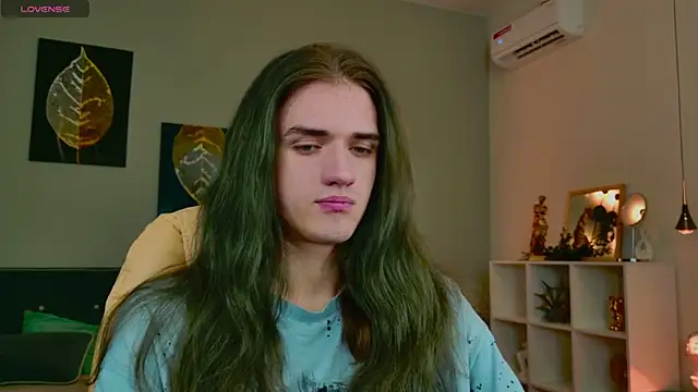 Snapshot of Harvey_Hair chatting on 24, 11, 2025 Harvey Hair online show from 24, 11, 2025