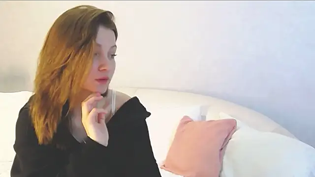 Molly Mavis online show from 4, 11, 2025