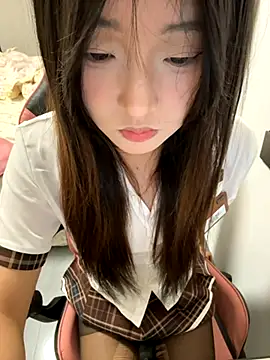 Snapshot of minnie566 chatting on 4, 12, 2025 minnie566 online show from 4, 12, 2025