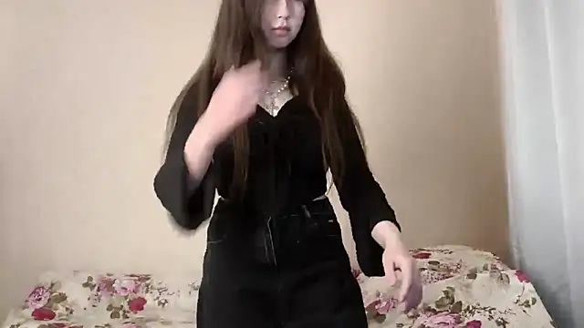 Snapshot of Monibronce chatting on 5, 11, 2025 Monibronce online show from 5, 11, 2025