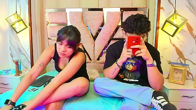 Snapshot of Zoe_And_Dylan_ chatting on 28, 11, 2025 Zoe And Dylan online show from 28, 11, 2025