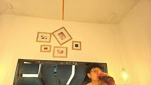 Snapshot of Zoe_And_Dylan_ chatting on 1, 12, 2025 Zoe And Dylan online show from 1, 12, 2025