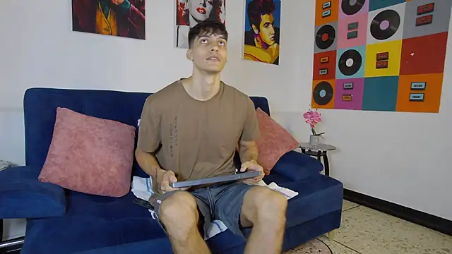 Snapshot of AlessioVitale chatting on 19, 11, 2025 AlessioVitale online show from 19, 11, 2025