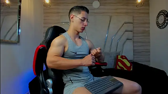 Snapshot of MAXTHOMSON chatting on 21, 11, 2025 MAXTHOMSON online show from 21, 11, 2025