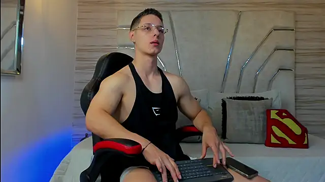 Snapshot of MAXTHOMSON chatting on 28, 11, 2025 MAXTHOMSON online show from 28, 11, 2025