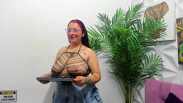 Snapshot of Anggie_Miller chatting on 17, 12, 2025 Anggie Miller online show from 17, 12, 2025