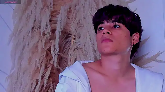 Leo Glow online show from 14, 2, 2026