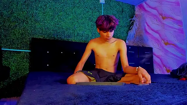 Leo Glow online show from 19, 2, 2026