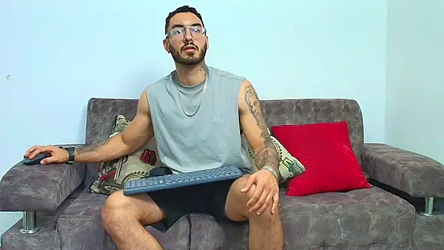 Snapshot of thebadboys05 chatting on 18, 6, 2026 thebadboys05 online show from 18, 6, 2026