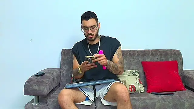 Snapshot of thebadboys05 chatting on 19, 6, 2026 thebadboys05 online show from 19, 6, 2026