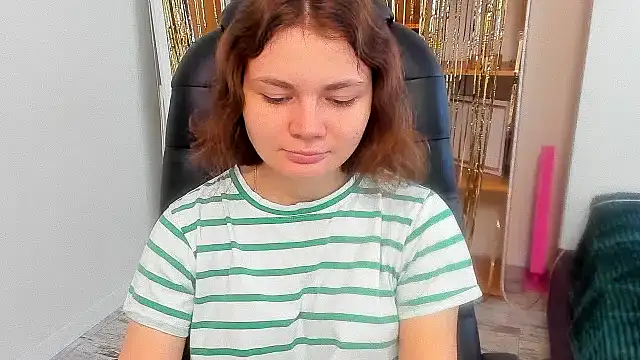 Snapshot of Stella-Maers chatting on 11, 11, 2025 Stella-Maers online show from 11, 11, 2025