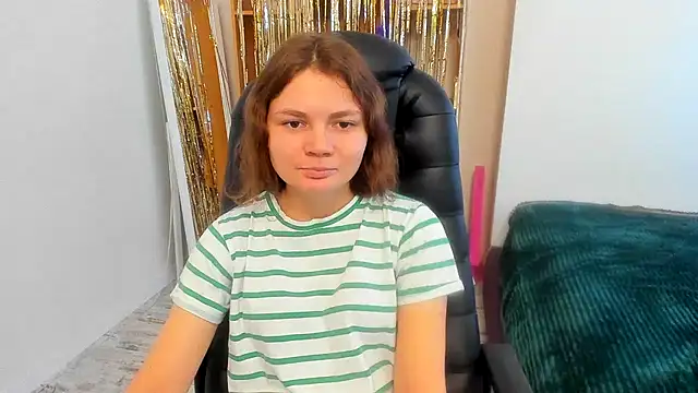 Snapshot of Stella-Maers chatting on 13, 11, 2025 Stella-Maers online show from 13, 11, 2025