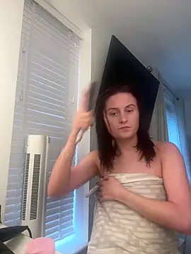 Snapshot of EmLovesxx chatting on 5, 11, 2025 EmLovesxx online show from 5, 11, 2025