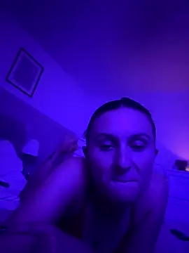 Snapshot of EmLovesxx chatting on 11, 11, 2025 EmLovesxx online show from 11, 11, 2025