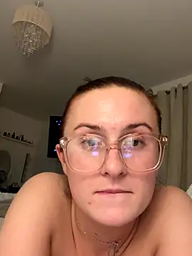 Snapshot of EmLovesxx chatting on 18, 11, 2025 EmLovesxx online show from 18, 11, 2025