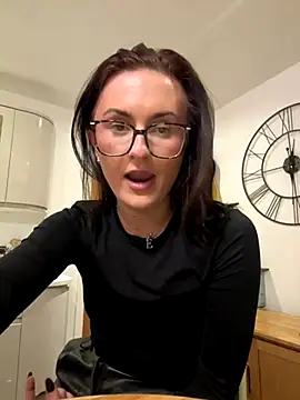 Snapshot of EmLovesxx chatting on 21, 11, 2025 EmLovesxx online show from 21, 11, 2025