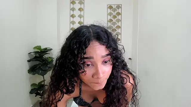 Snapshot of daynis_ortiz chatting on 13, 11, 2025 daynis ortiz online show from 13, 11, 2025