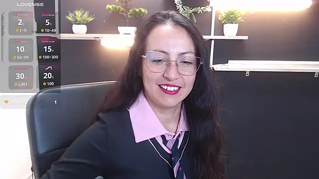 Lauryn Jones online show from 16, 4, 2026