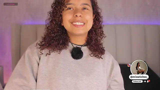 Snapshot of LaraCurls chatting on 21, 11, 2025 LaraCurls online show from 21, 11, 2025