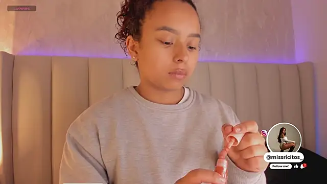 Snapshot of LaraCurls chatting on 3, 12, 2025 LaraCurls online show from 3, 12, 2025