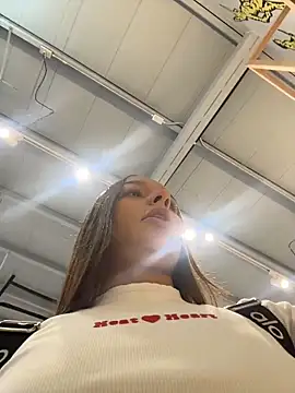 Snapshot of Brunettecollins05 chatting on 28, 11, 2025 Brunettecollins05 online show from 28, 11, 2025