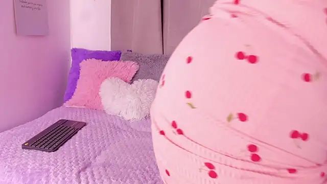 Snapshot of alanaa_gomezz chatting on 1, 12, 2025 alanaa gomezz online show from 1, 12, 2025