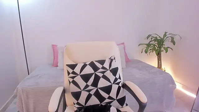  Hanna Williams  online show from 24, 3, 2026