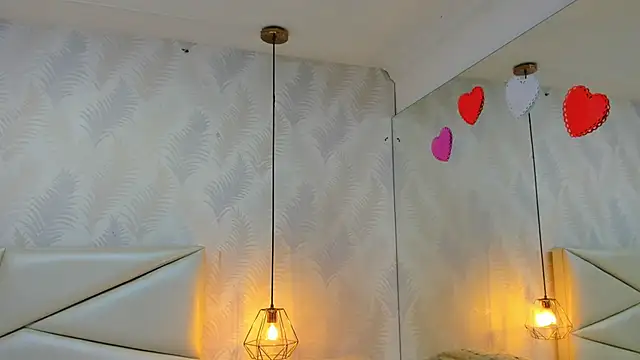 Snapshot of laurettedela_rouse chatting on 15, 11, 2025 laurettedela rouse online show from 15, 11, 2025