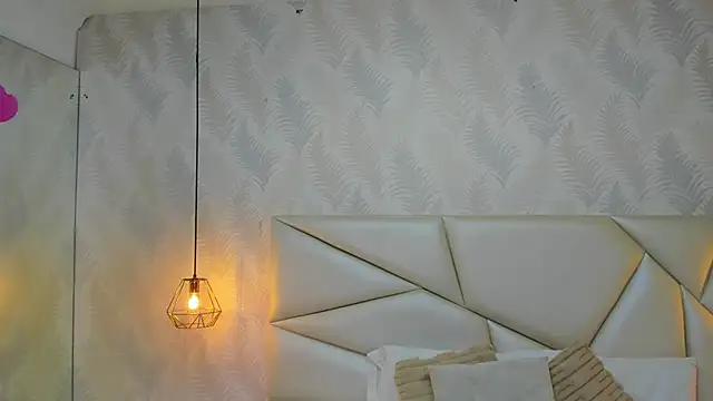 Snapshot of laurettedela_rouse chatting on 19, 11, 2025 laurettedela rouse online show from 19, 11, 2025