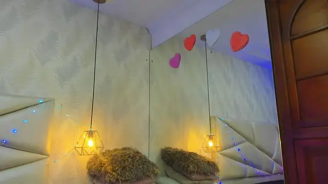 Snapshot of laurettedela_rouse chatting on 20, 12, 2025 laurettedela rouse online show from 20, 12, 2025