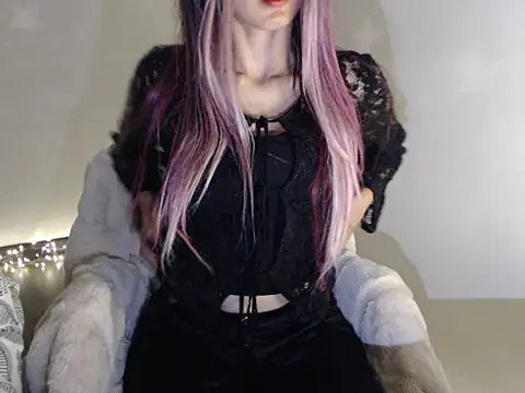 Snapshot of Elyara- chatting on 3, 3, 2026 Elyara- online show from 3, 3, 2026