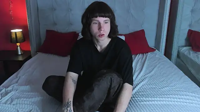 Snapshot of CutieKai_ chatting on 2, 11, 2025 CutieKai  online show from 2, 11, 2025