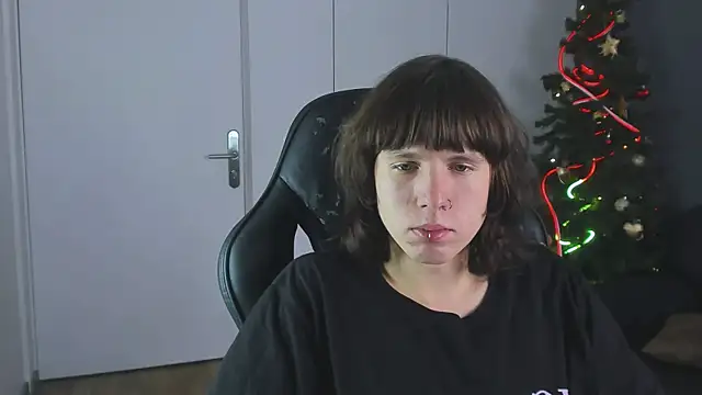 Snapshot of CutieKai_ chatting on 21, 12, 2025 CutieKai online show from 21, 12, 2025