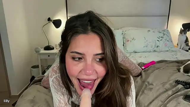 Snapshot of Itslillybloom chatting on 25, 11, 2025 Itslillybloom online show from 25, 11, 2025