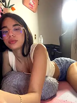 Snapshot of Milleradhara24 chatting on 14, 12, 2025 Milleradhara24 online show from 14, 12, 2025