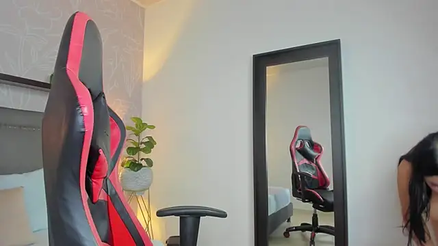 Snapshot of shanel_smithh chatting on 17, 11, 2025 shanel smithh online show from 17, 11, 2025