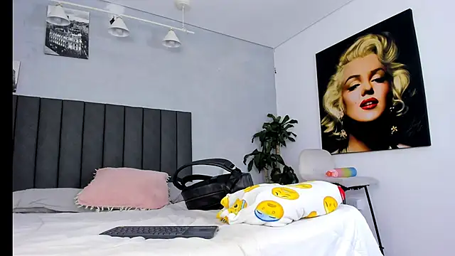 kendra london online show from 10, 3, 2026