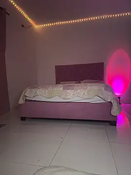 EmillieX online show from 10, 2, 2026