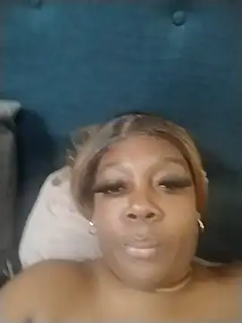 Snapshot of BiancaClarkson chatting on 5, 11, 2025 BiancaClarkson online show from 5, 11, 2025