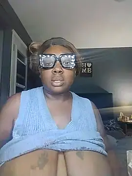 Snapshot of BiancaClarkson chatting on 11, 11, 2025 BiancaClarkson online show from 11, 11, 2025