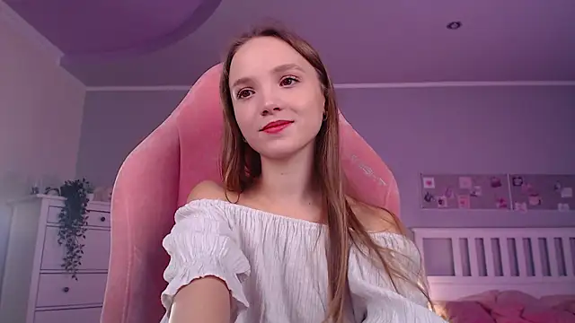 Snapshot of Adria_Arjona chatting on 6, 11, 2025 Adria Arjona online show from 6, 11, 2025