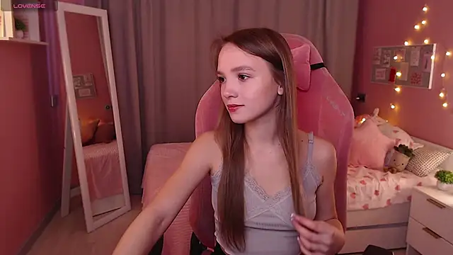 Snapshot of Adria_Arjona chatting on 16, 11, 2025 Adria Arjona online show from 16, 11, 2025